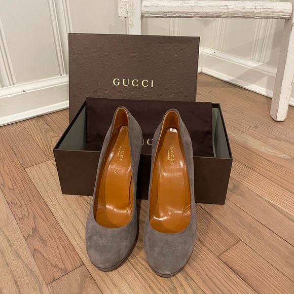 Gucci Suede Pumps w box. Very good condition other than wear on the outsole. - Picture 3 of 8
